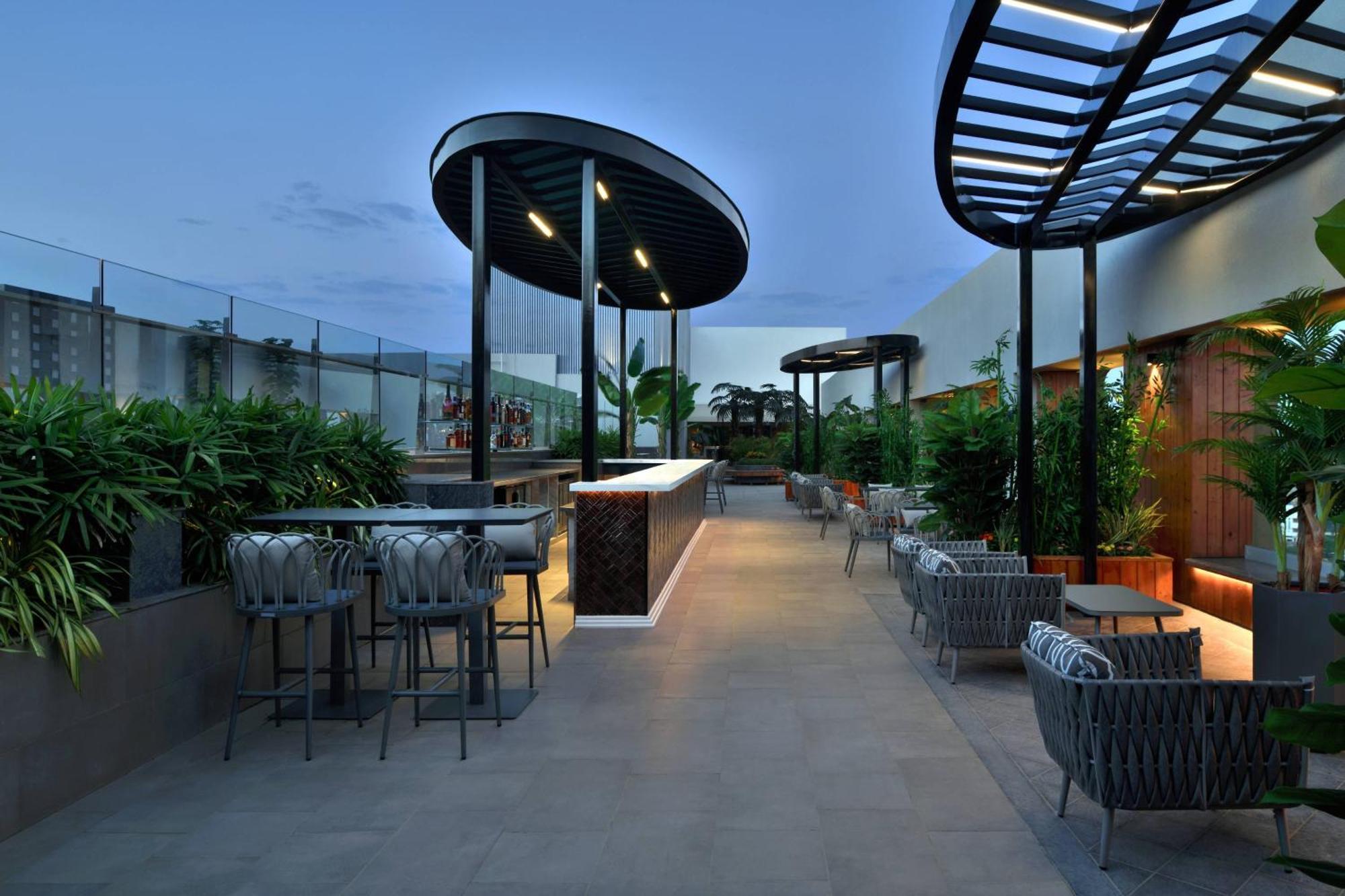 Hotel Courtyard By Marriott Nashik Exterior foto